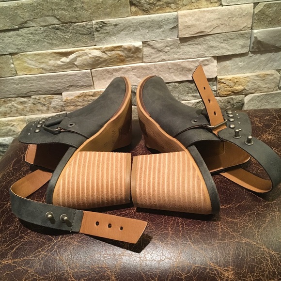 Sale ASH BLUE/GRAY EMBELLISHED SLING BACK - Picture 11 of 13